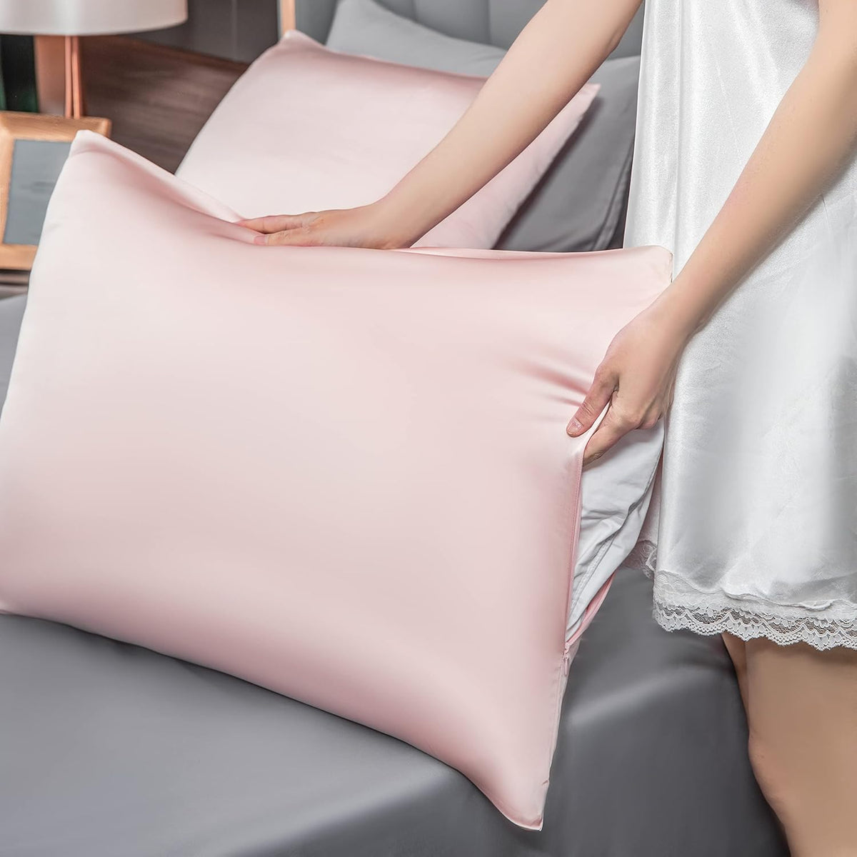 Mulberry Silk Pillowcase for Hair and Skin,Standard Size Cooling Silk Pillow Case with Hidden