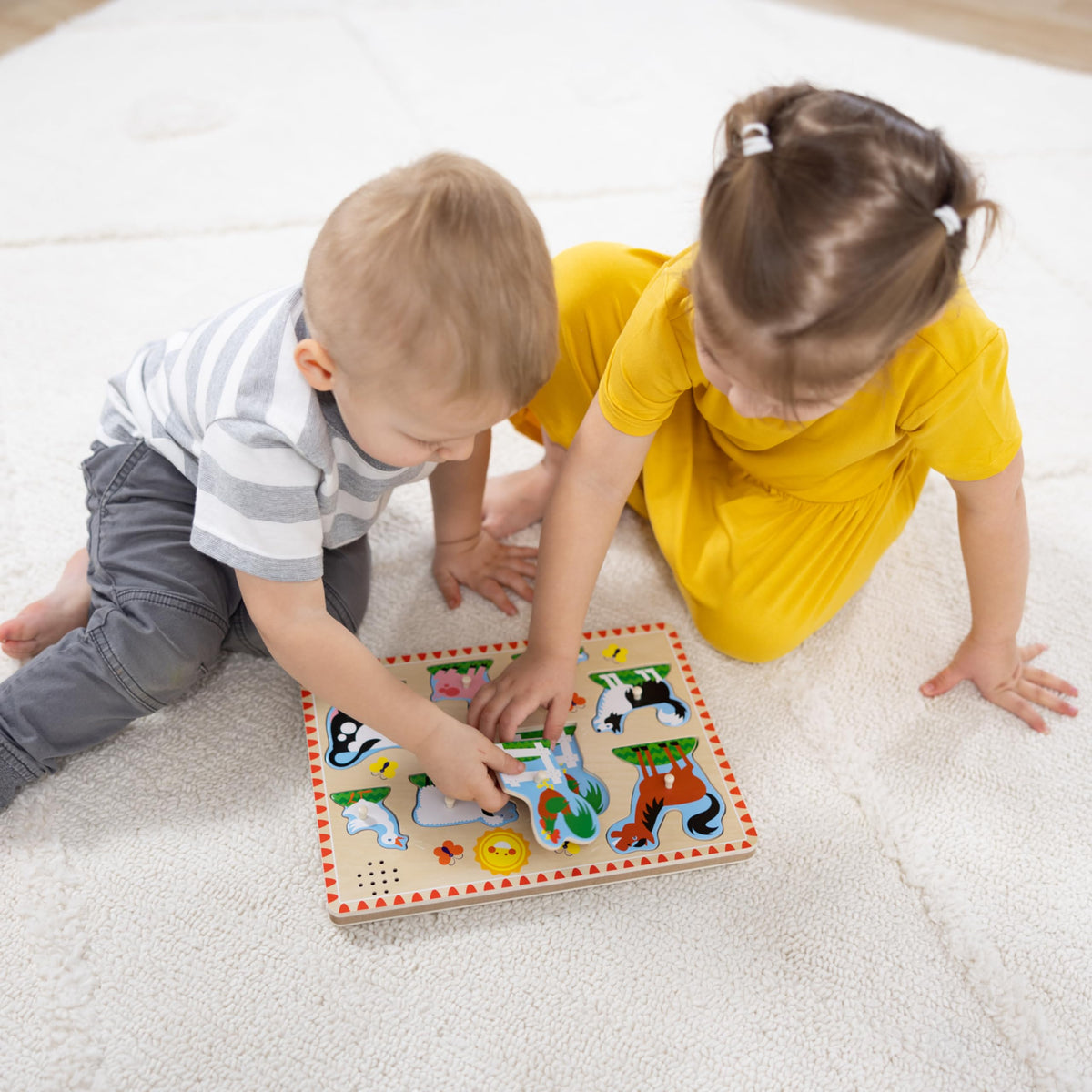 Melissa & Doug Farm Animals Sound Puzzle – 8-Piece Wooden Peg Puzzle with Light-Activated Sounds