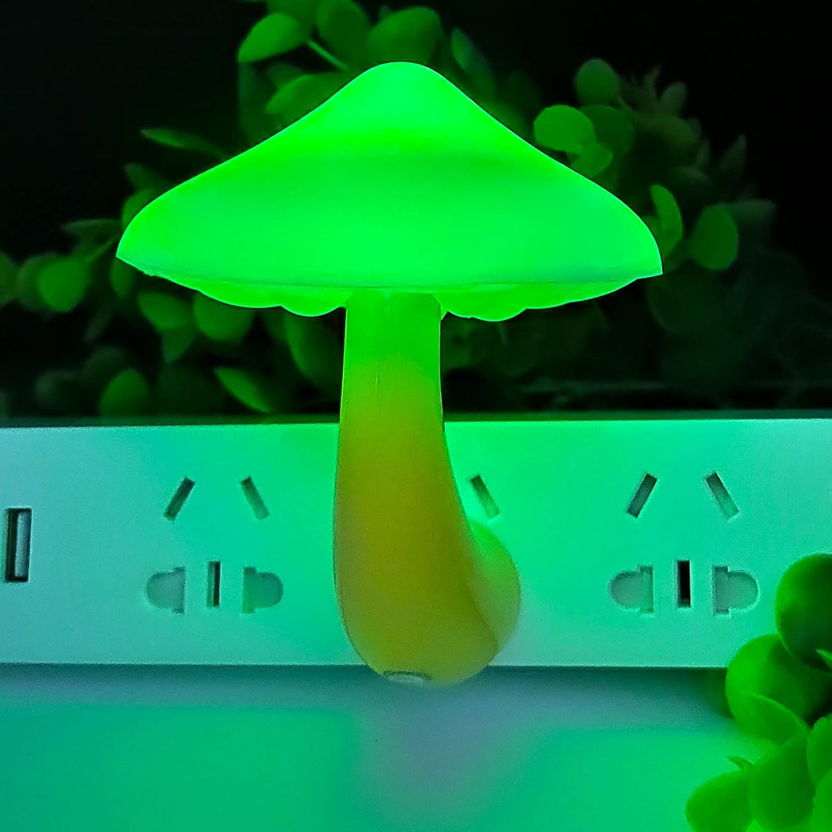 AUSAYE Led Nigh Light,Plug in Nightlight, Dusk to Dawn Sensor Automatic On and Off Night Lights