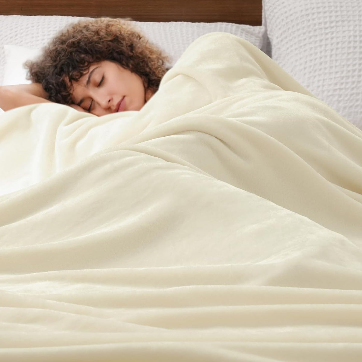 PHF Ultra Soft Fleece Blanket Queen Size, No Shed No Pilling Luxury Plush Cozy 300GSM Lightweight