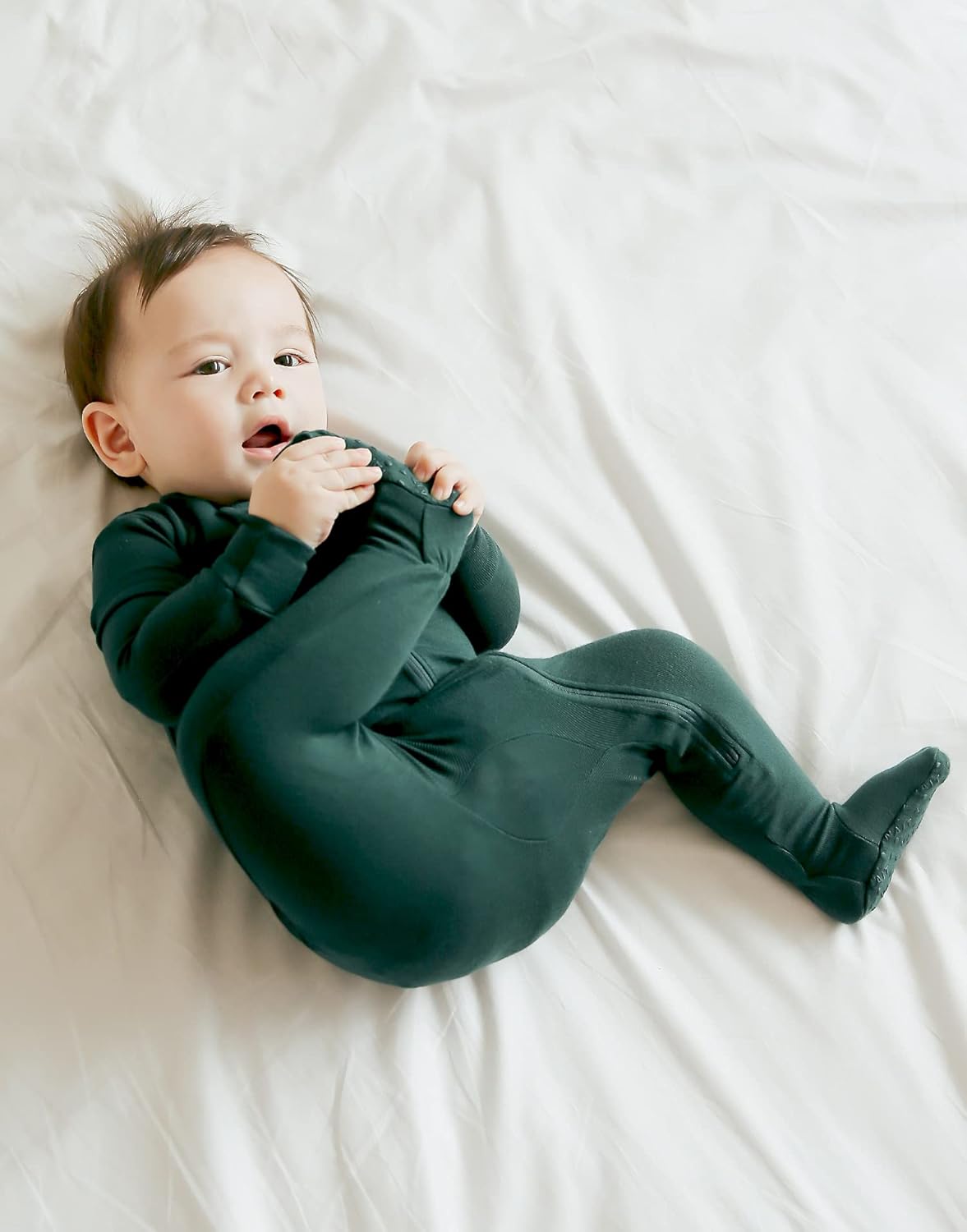 VAENAIT BABY Infant Toddler Boys Girls Footed One-Piece Sleep and Play Premium Modal Pajamas 1-2