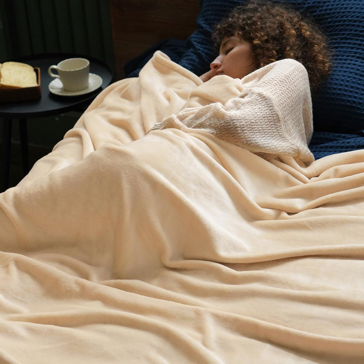 PHF Ultra Soft Fleece Blanket Queen Size, No Shed No Pilling Luxury Plush Cozy 300GSM Lightweight