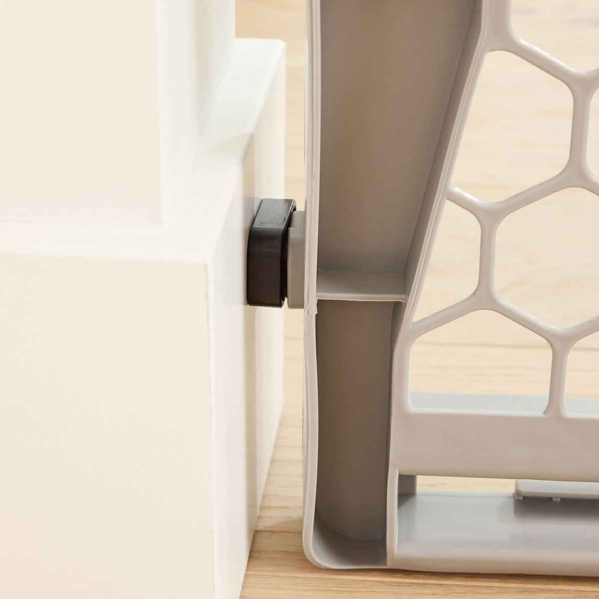 Regalo Safety 28"-42" Extra Wide Baby Gate, Bottom of Stairs & Doorways