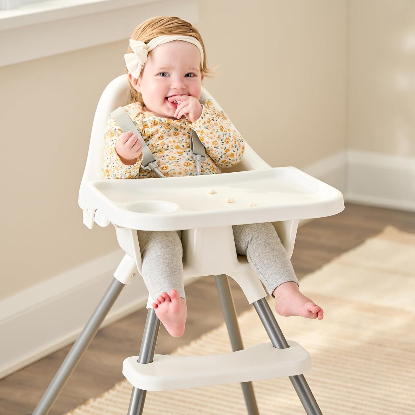 Regalo High Chair for Babies and Toddlers, Easy to Clean, Sturdy Award Winning Brand, Removable