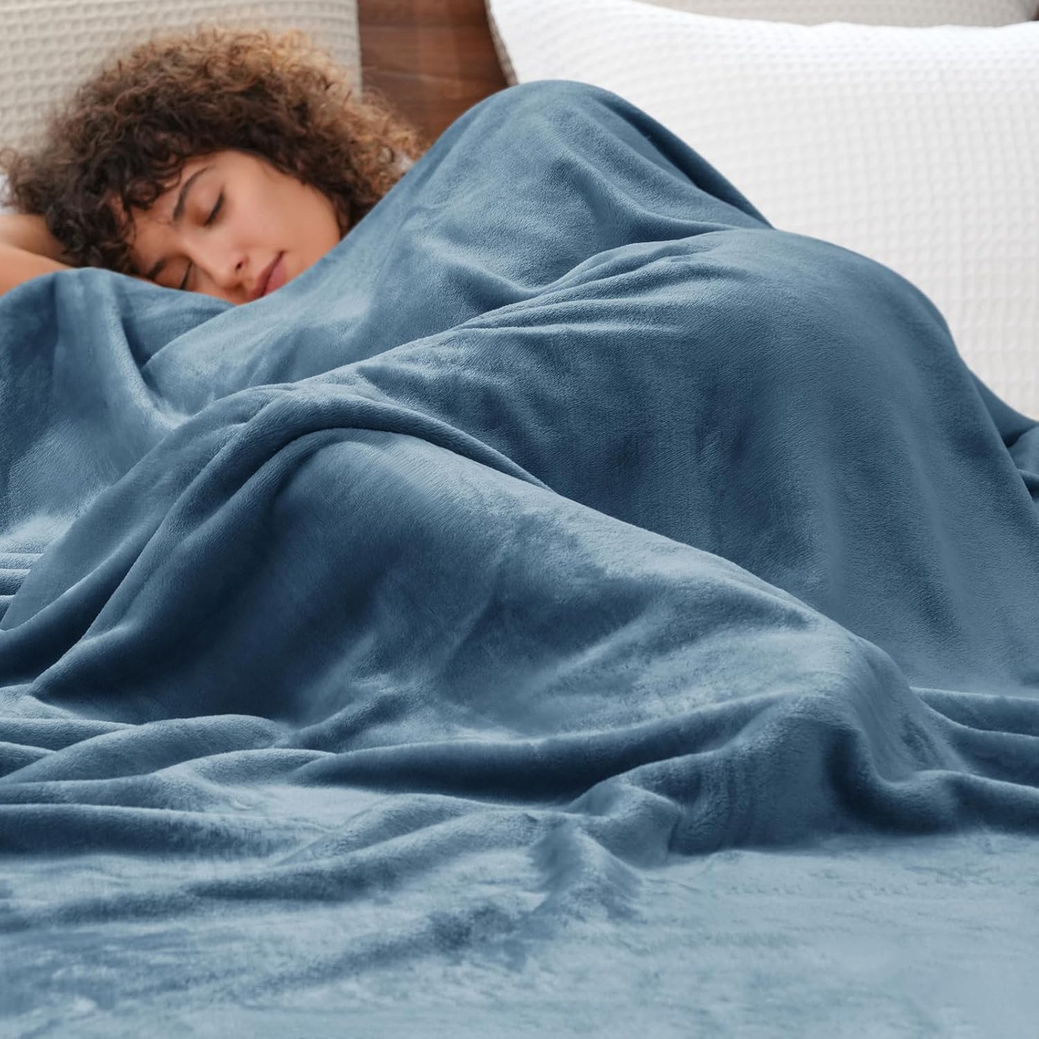 PHF Ultra Soft Fleece Blanket Queen Size, No Shed No Pilling Luxury Plush Cozy 300GSM Lightweight