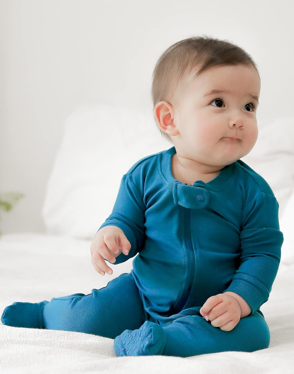 VAENAIT BABY Infant Toddler Boys Girls Footed One-Piece Sleep and Play Premium Modal Pajamas 1-2