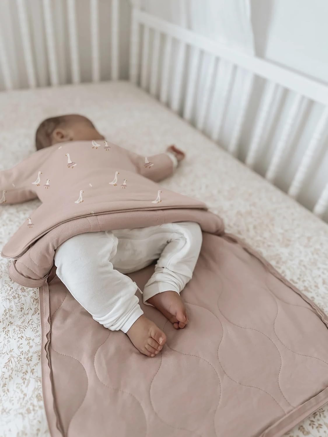 GUNAMUNA Long-Sleeve Transitional Swaddle Sleep Bag 1.0 TOG – Soothes Infants 3-6 Months, Easy