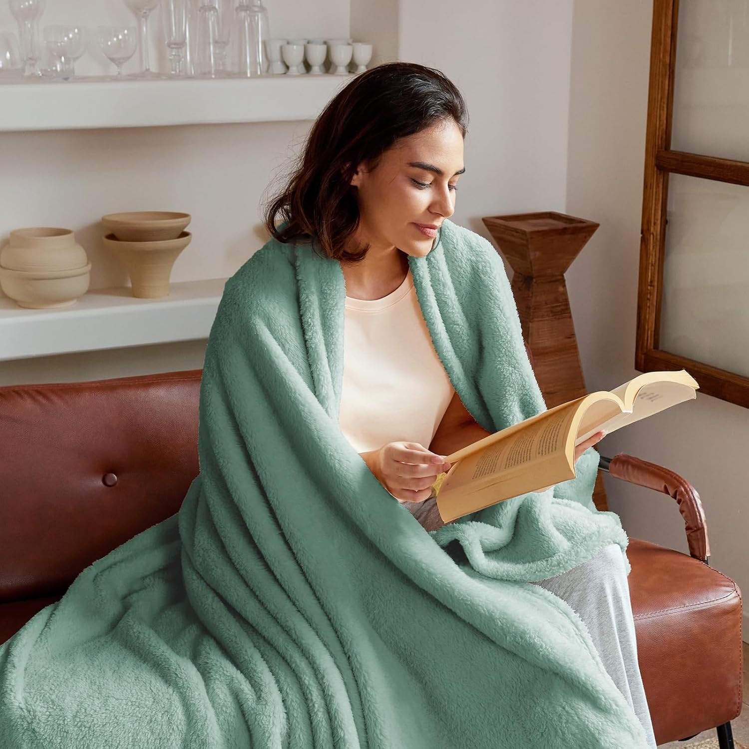Exclusivo Mezcla Queen Size Flannel Fleece Blanket, Super Soft Velvet Plush Bed Blanket, Fuzzy Cozy