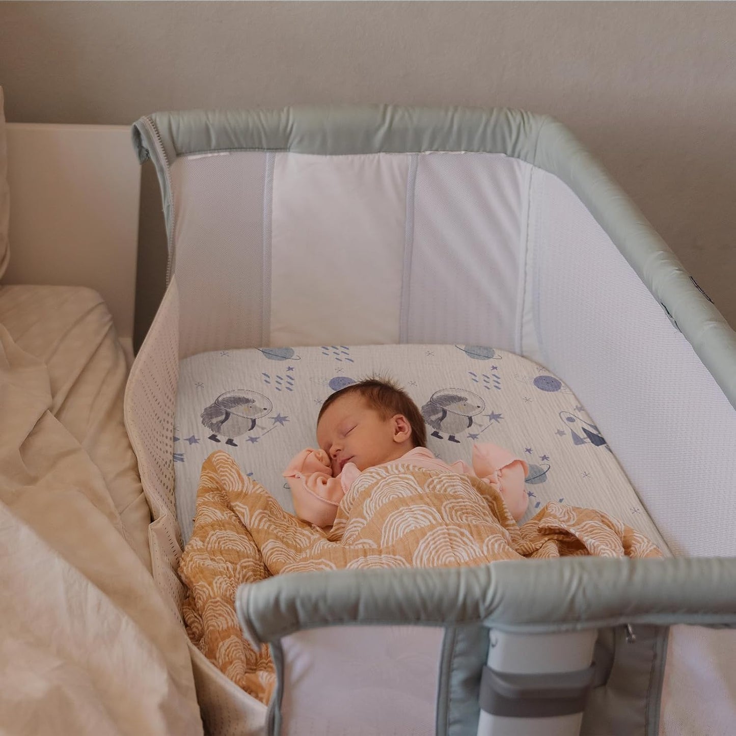 Gllquen Baby Muslin Bassinet Sheets 3 Pack, Breathable Elastic Cozy Fitted Cotton Bassinet Mattress