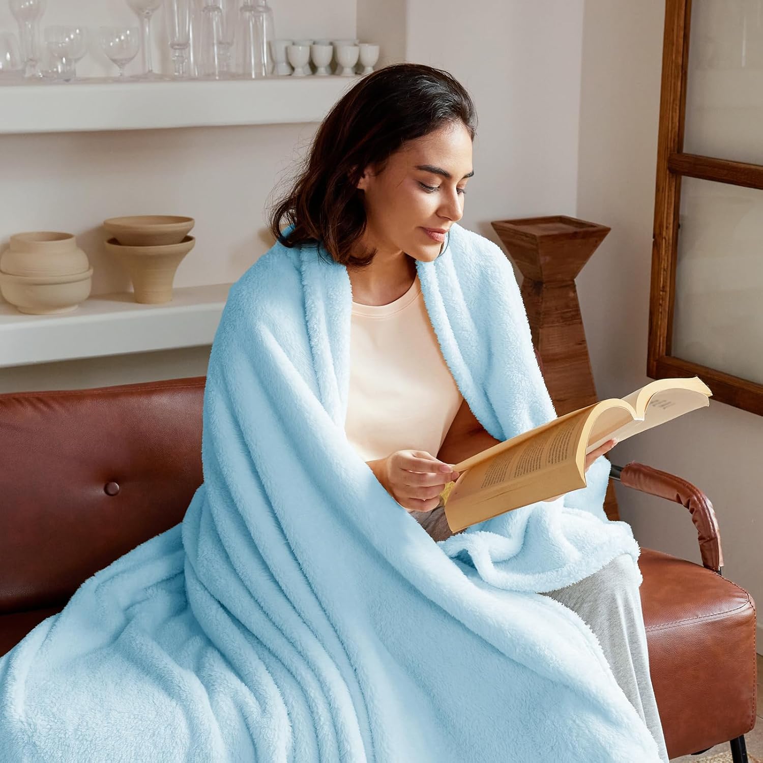 Exclusivo Mezcla Soft Fleece Throw Blanket for Couch, Super Soft Velvet Plush Bed Blanket, Fuzzy