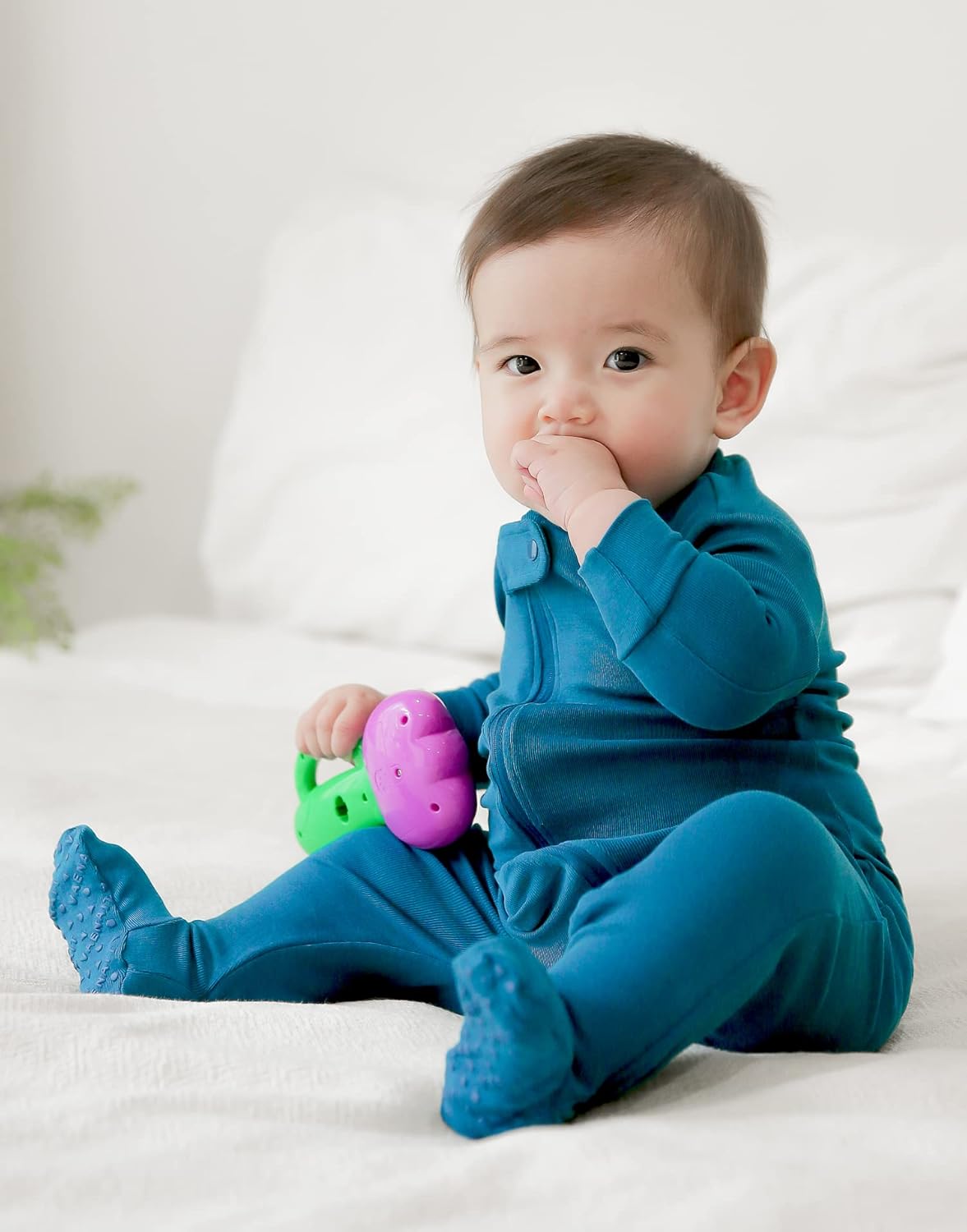 VAENAIT BABY Infant Toddler Boys Girls Footed One-Piece Sleep and Play Premium Modal Pajamas 1-2