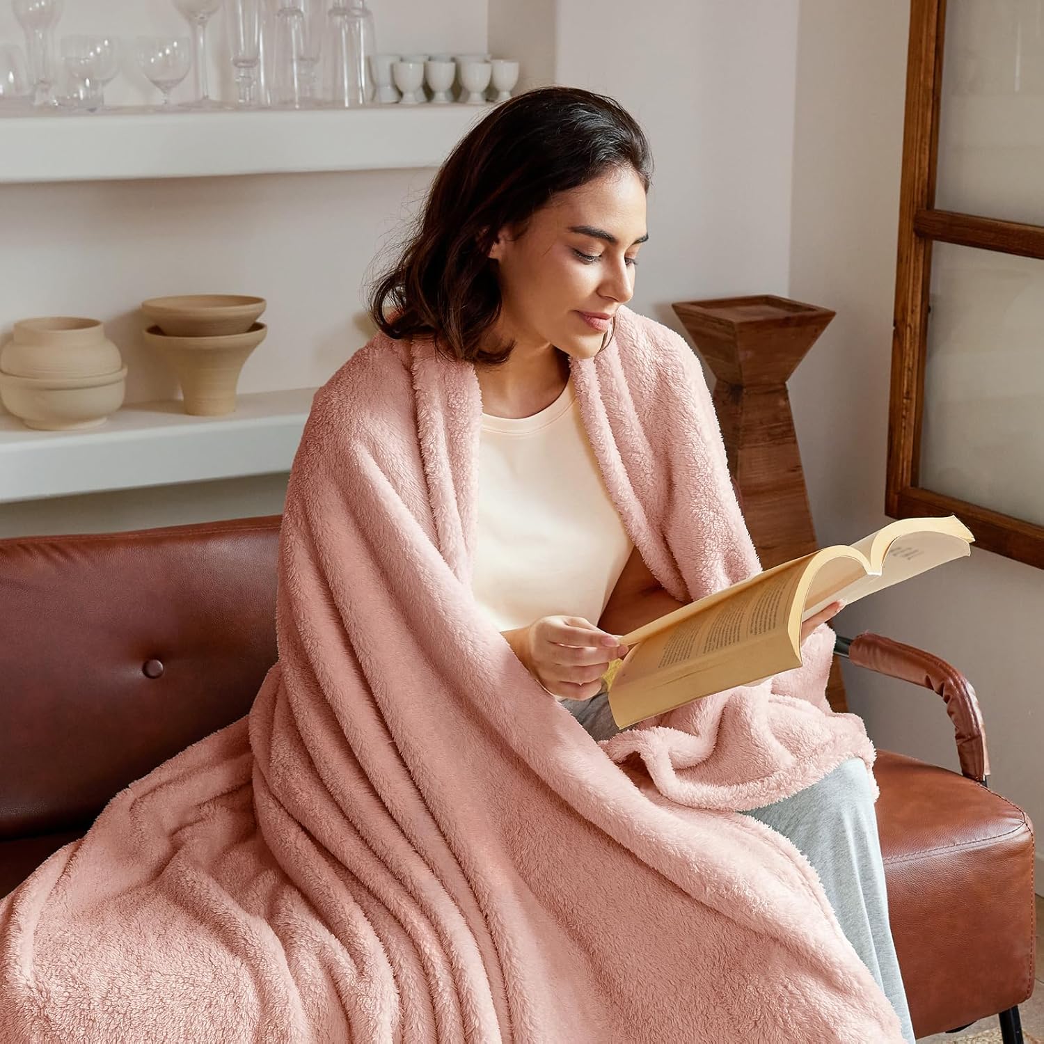 Exclusivo Mezcla Soft Fleece Throw Blanket for Couch, Super Soft Velvet Plush Bed Blanket, Fuzzy