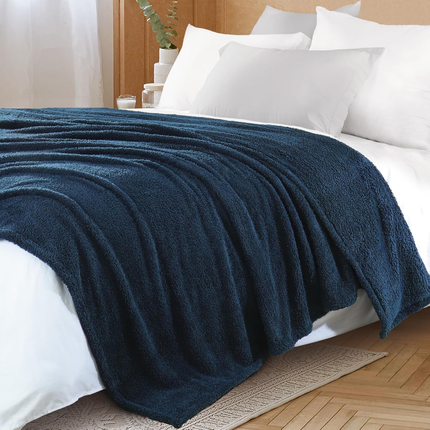 Exclusivo Mezcla Fleece Blanket for Couch, Soft and Cozy Twin Blankets for Women Men Girls Kids