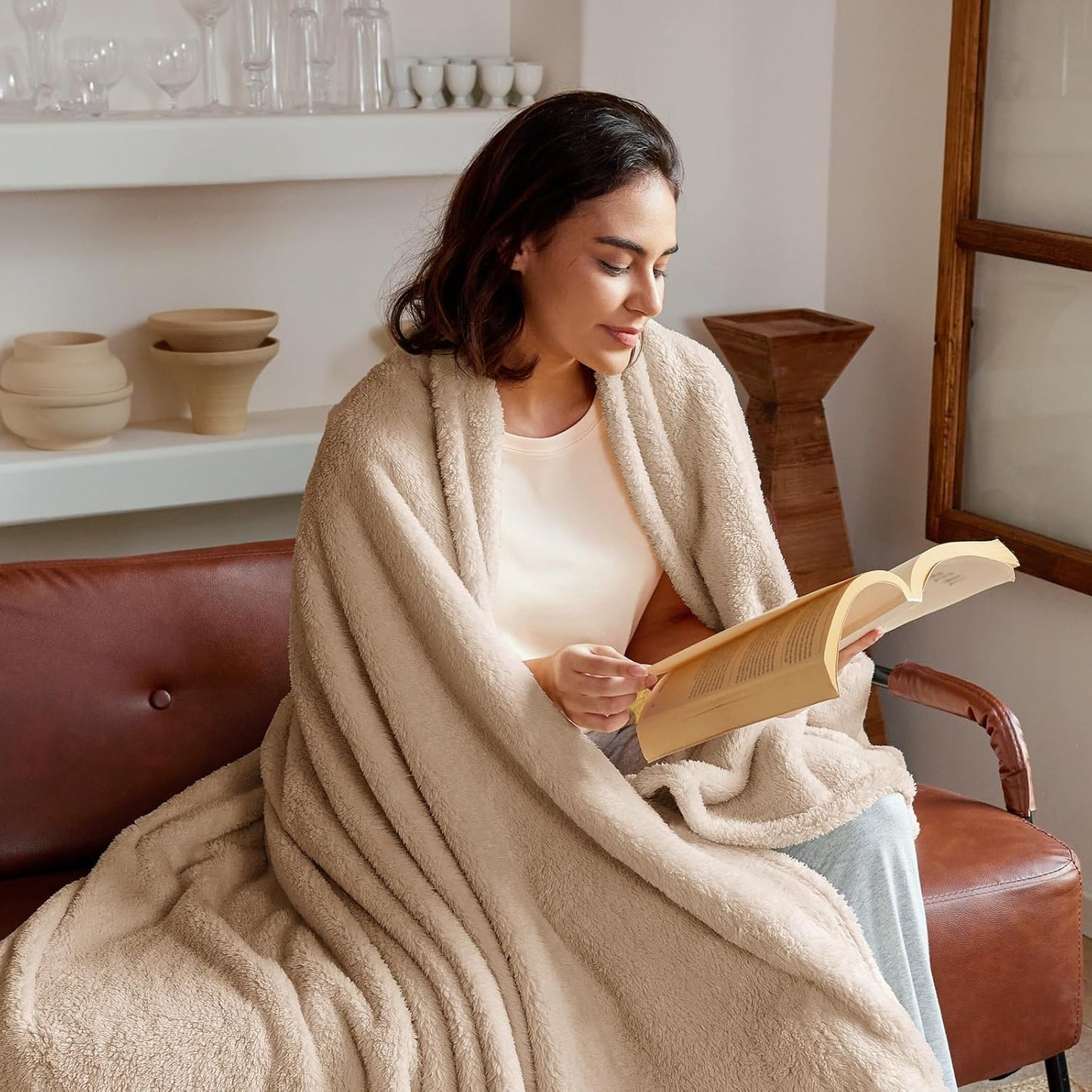Exclusivo Mezcla Queen Size Flannel Fleece Blanket, Super Soft Velvet Plush Bed Blanket, Fuzzy Cozy