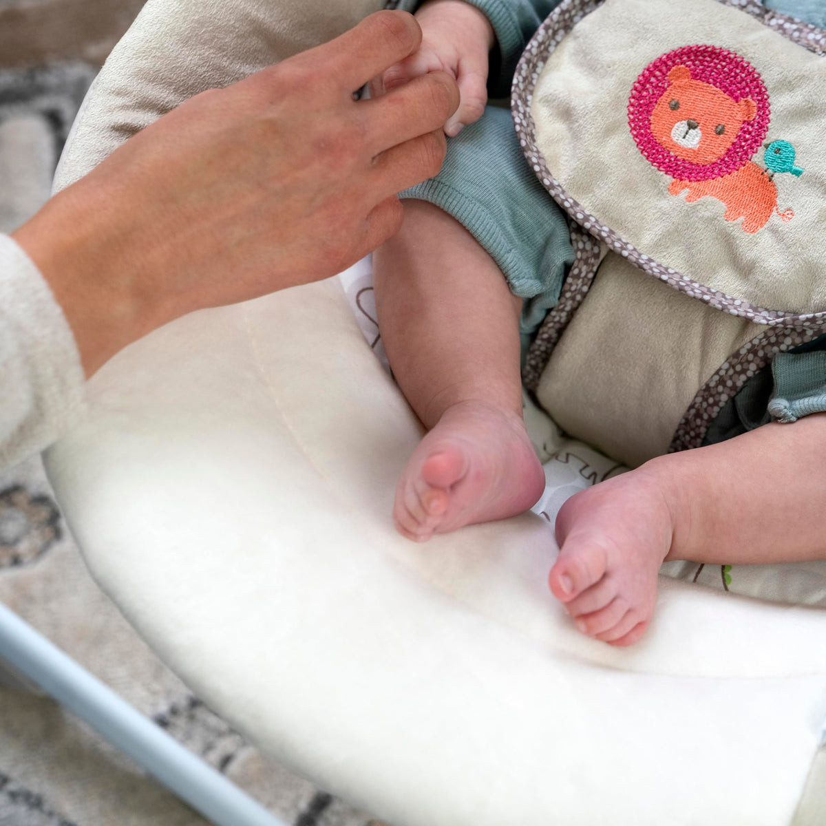Ingenuity Soothe 'n Delight Compact Portable 6-Speed Plush Baby Swing with Music, Folds Easy, 0-9