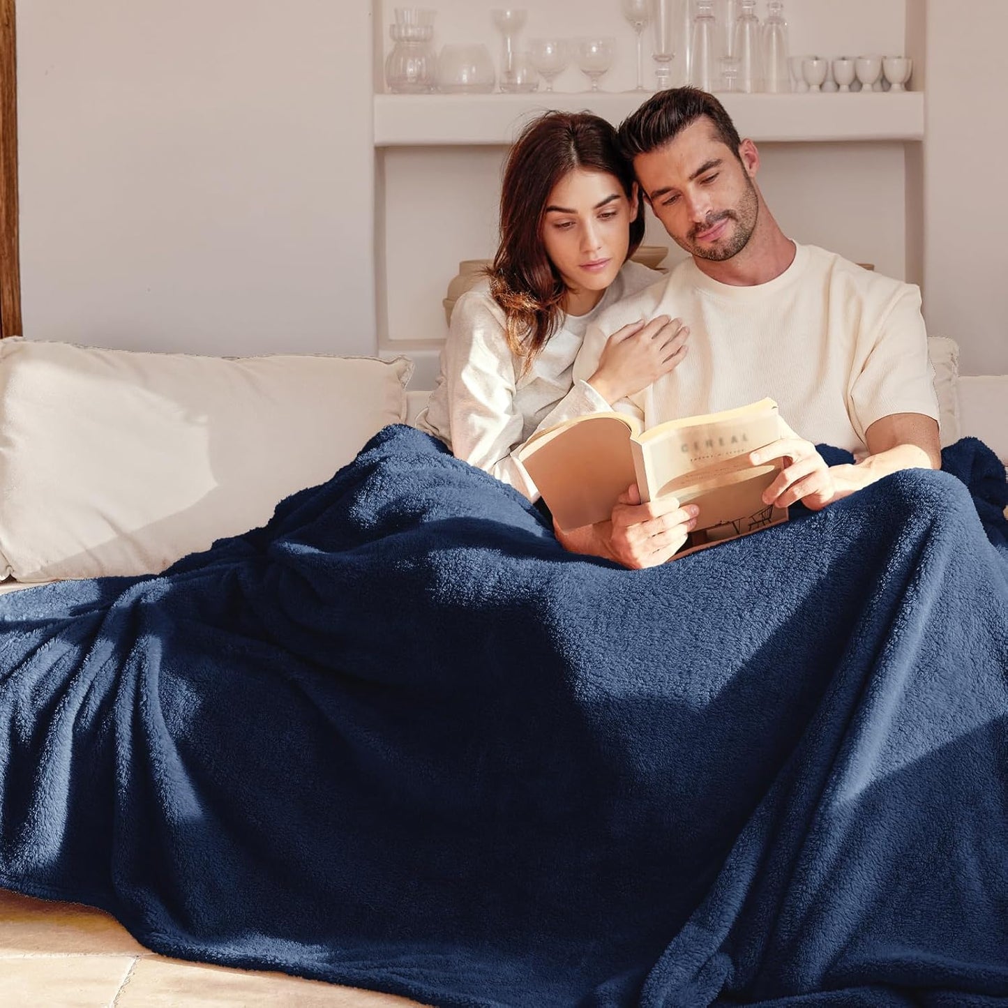 Exclusivo Mezcla Soft Fleece Throw Blanket for Couch, Super Soft Velvet Plush Bed Blanket, Fuzzy