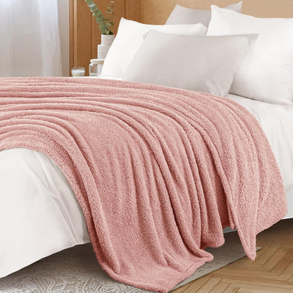 Exclusivo Mezcla Fleece Blanket for Couch, Soft and Cozy Queen Blankets for Women Men Girls Kids