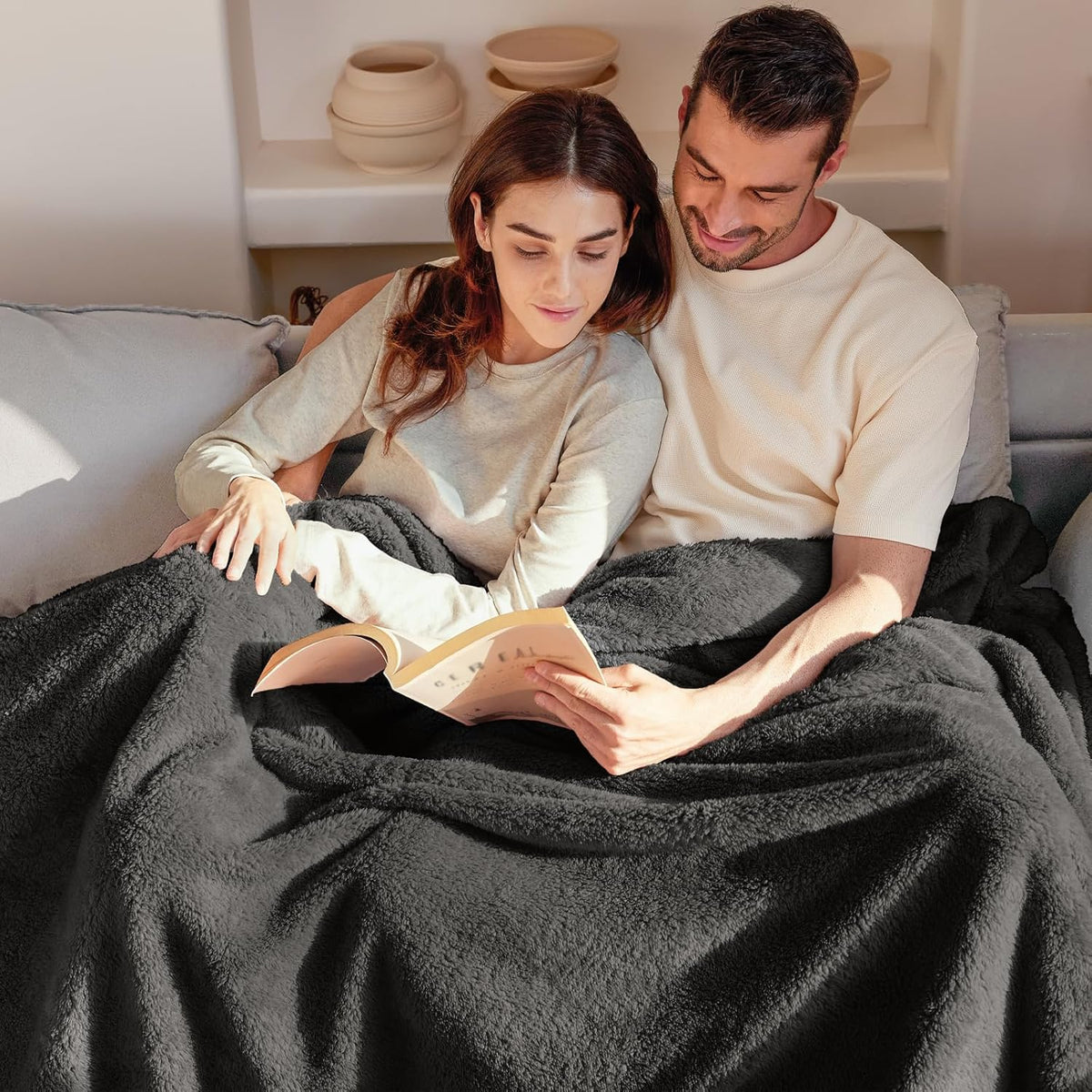 Exclusivo Mezcla Queen Size Flannel Fleece Blanket, Super Soft Velvet Plush Bed Blanket, Fuzzy Cozy