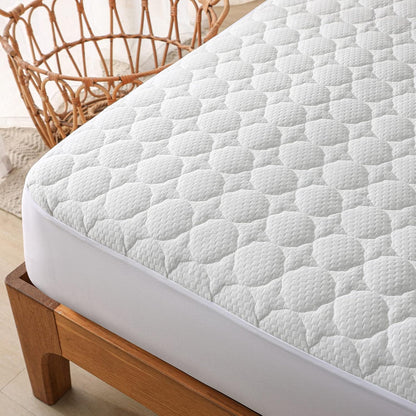 Full Size Waterproof Mattress Protector Fitted Quilted Mattress Pad Cover with Deep Pocket Up to