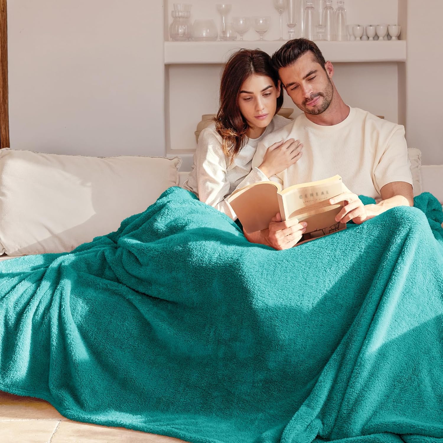 Exclusivo Mezcla Soft Fleece Throw Blanket for Couch, Super Soft Velvet Plush Bed Blanket, Fuzzy