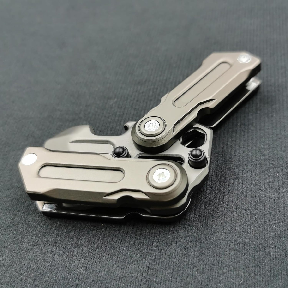 EDC Fidget Sliders Fidget Toys Stress Relief for Adults Magnetic Metal Multifunctional crowbar