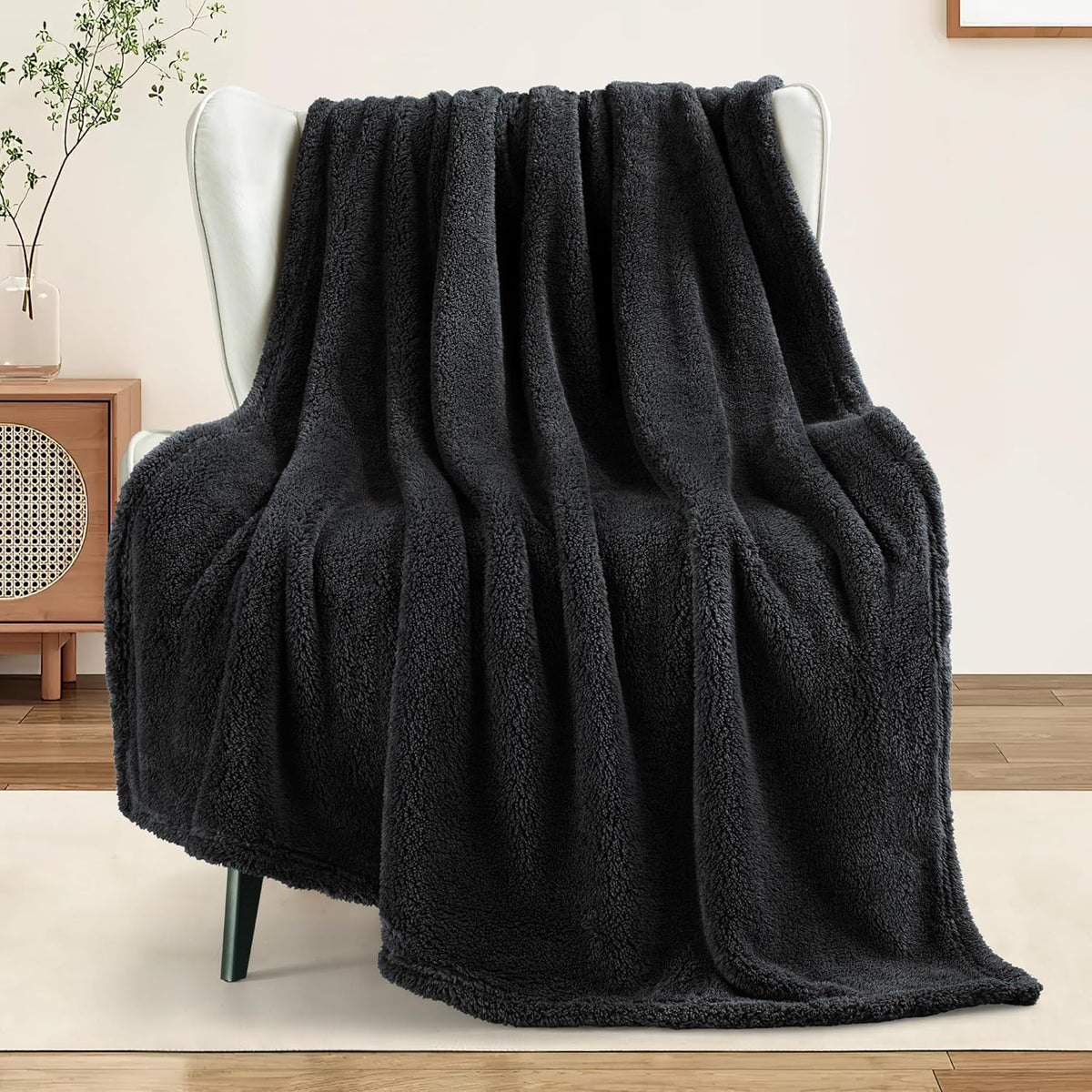 Exclusivo Mezcla Soft Fleece Throw Blanket for Couch, Super Soft Velvet Plush Bed Blanket, Fuzzy