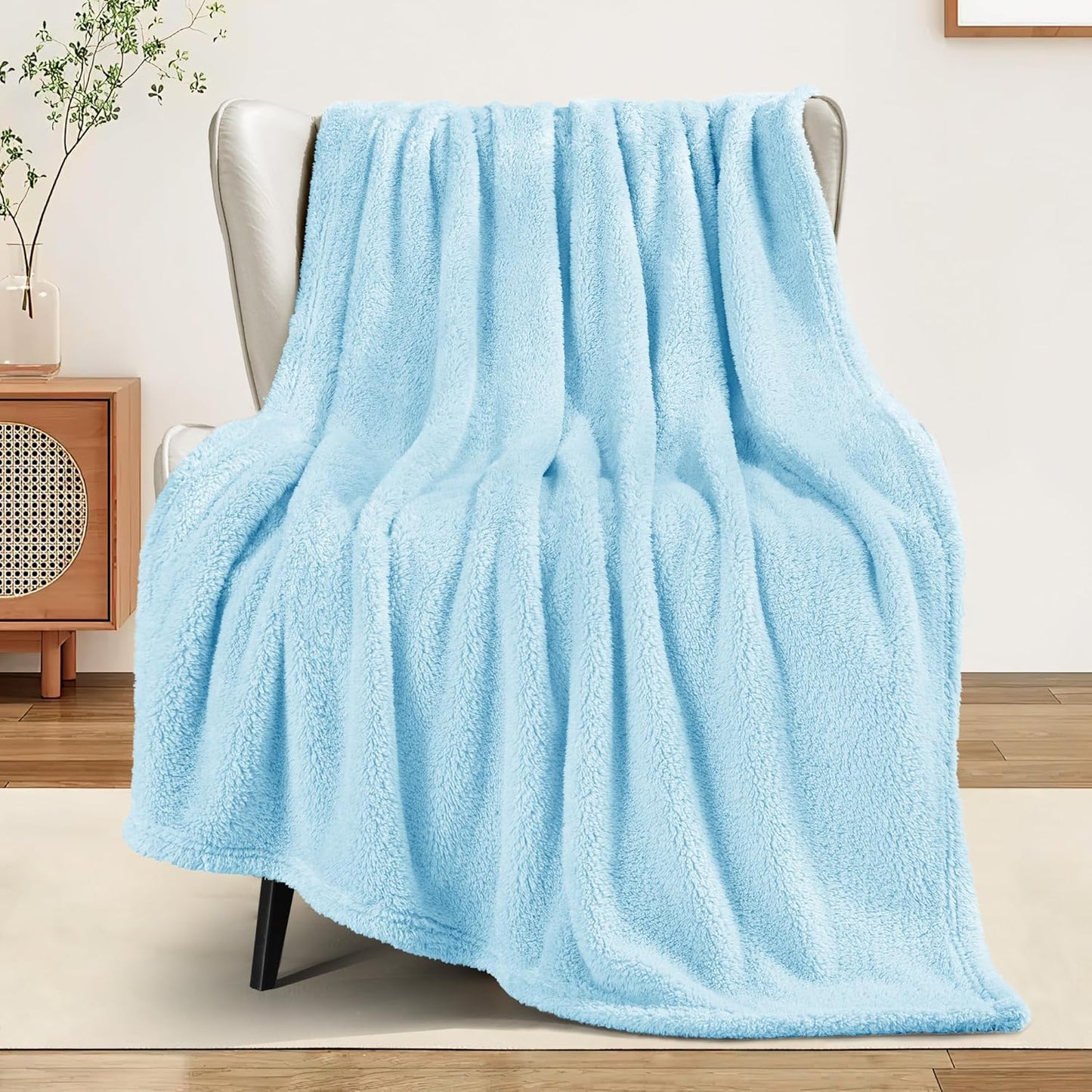 Exclusivo Mezcla Soft Fleece Throw Blanket for Couch, Super Soft Velvet Plush Bed Blanket, Fuzzy