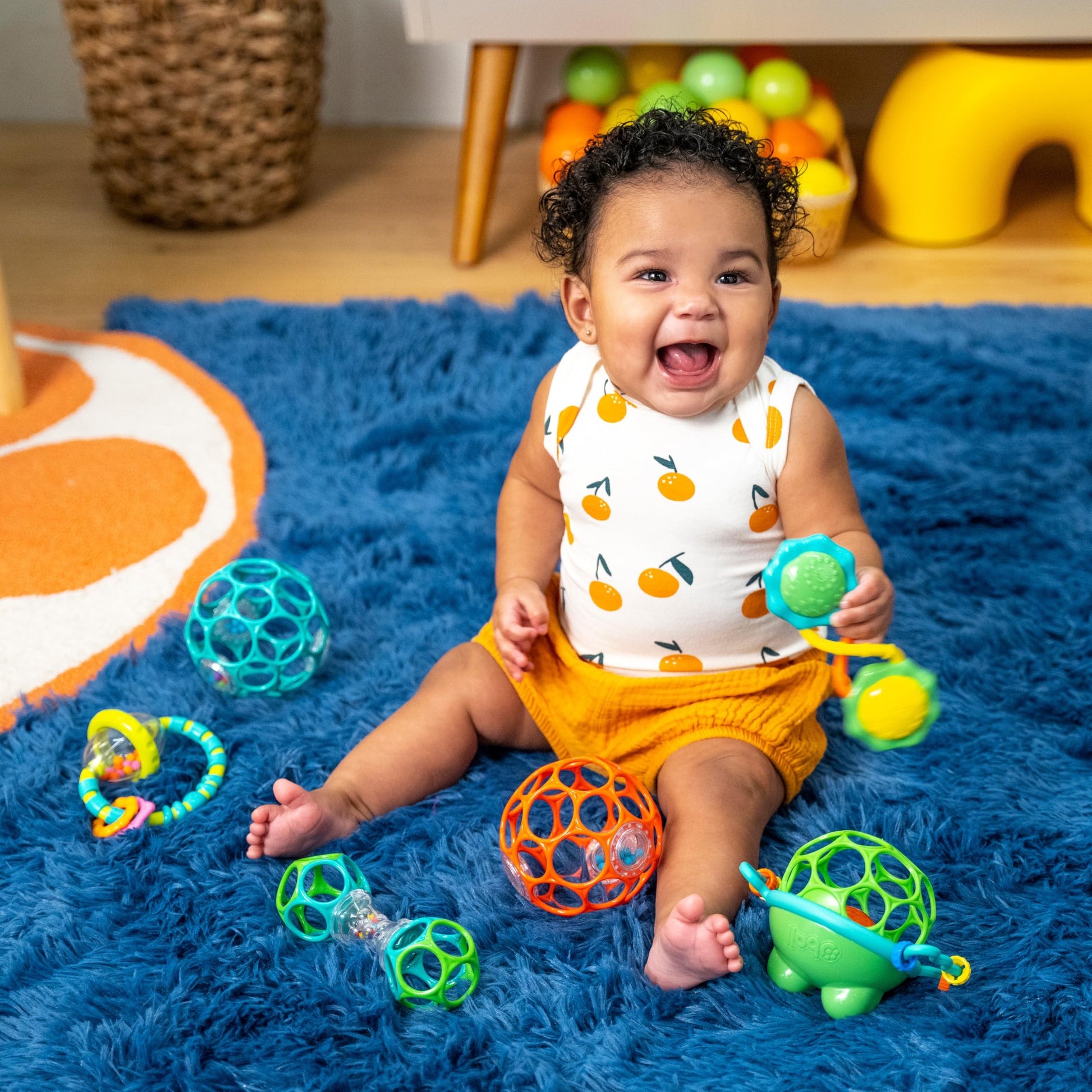 Bright Starts Little Shakers 6pc Gift Set, Easy-Grasp Oball Technology, Baby Rattles, Balls and