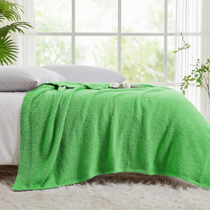 CYMULA Super Soft Green Throw Blanket - Lightweight Plush Fuzzy Fluffy Warm Cozy Blankets and