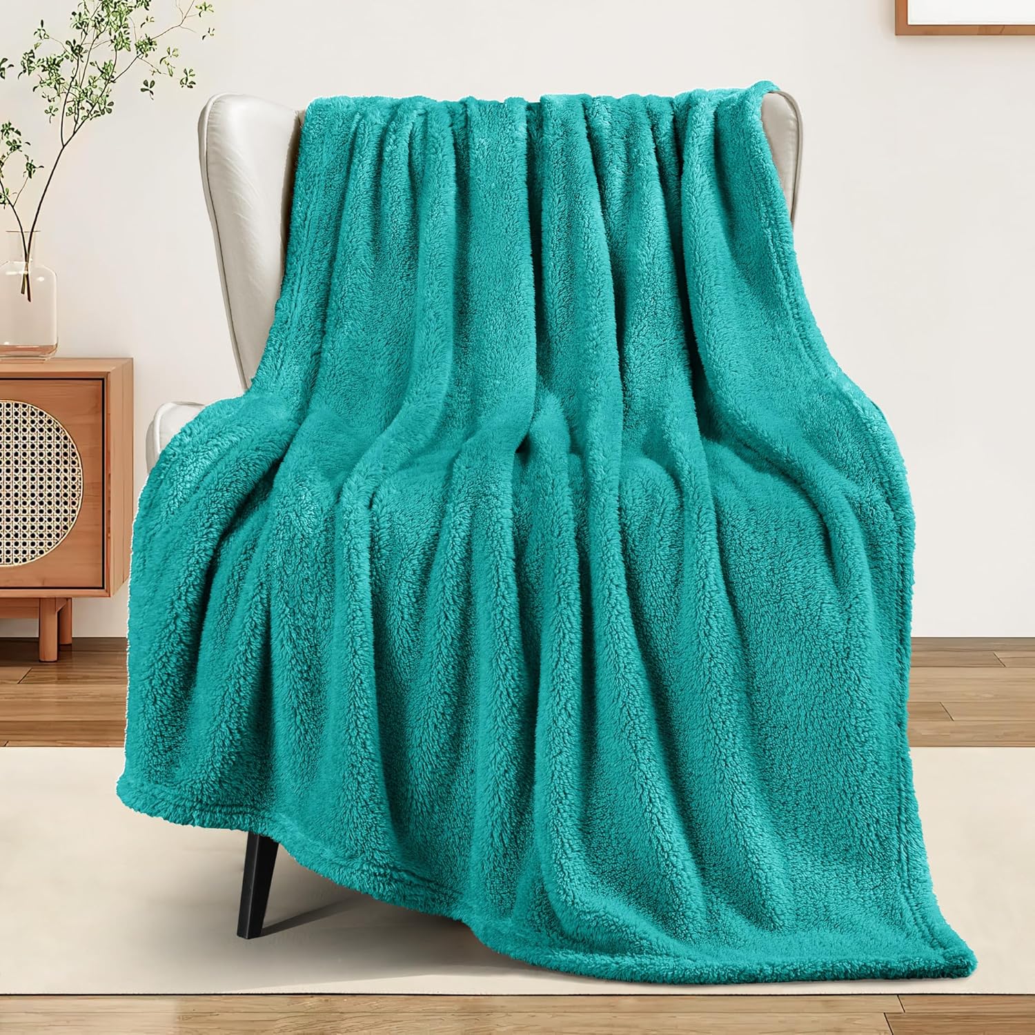 Exclusivo Mezcla Soft Fleece Throw Blanket for Couch, Super Soft Velvet Plush Bed Blanket, Fuzzy
