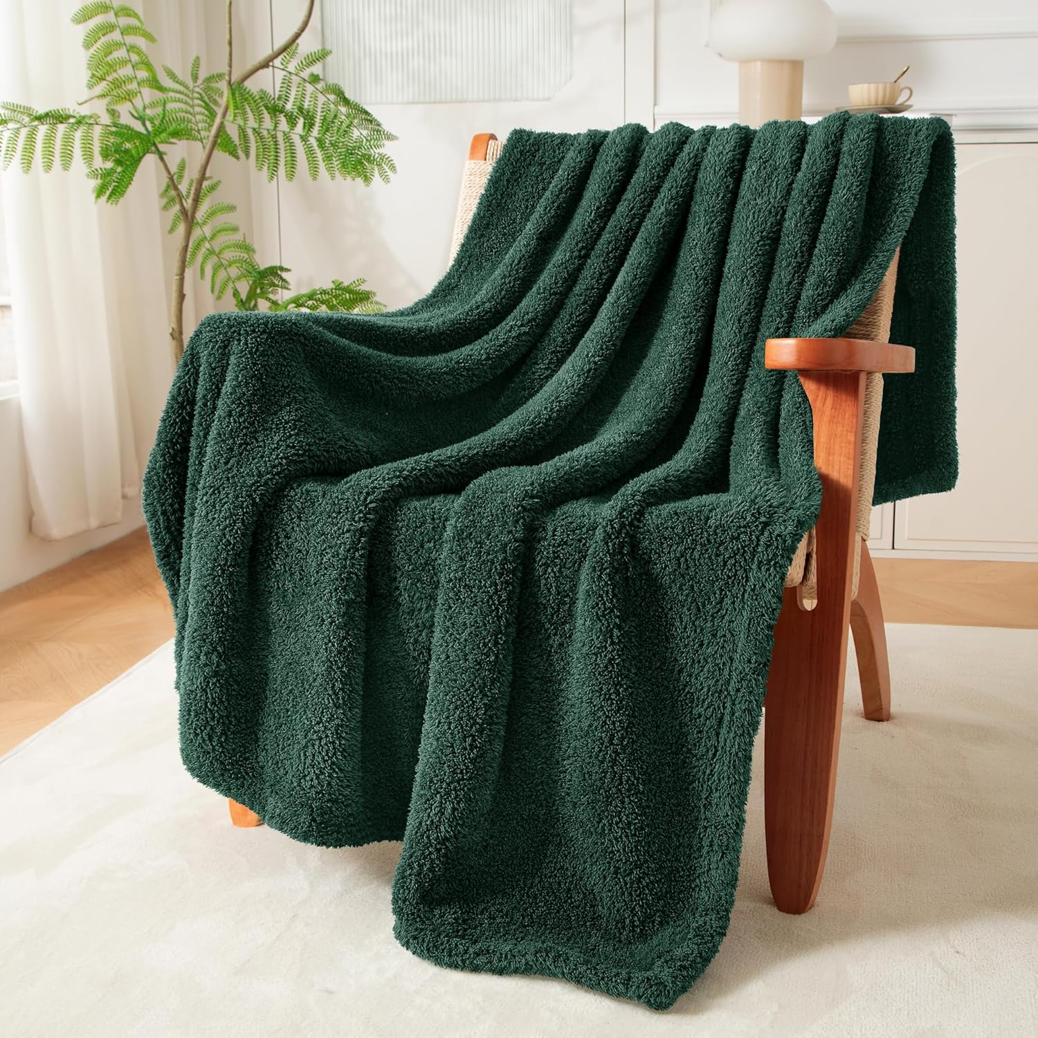 Exclusivo Mezcla Fleece Throw Blanket for Couch Sofa, Soft Warm and Fluffy Blankets for Women Men