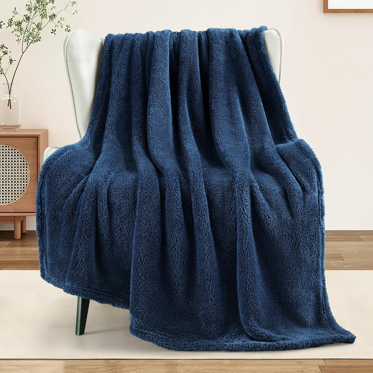 Exclusivo Mezcla Soft Fleece Throw Blanket for Couch, Super Soft Velvet Plush Bed Blanket, Fuzzy