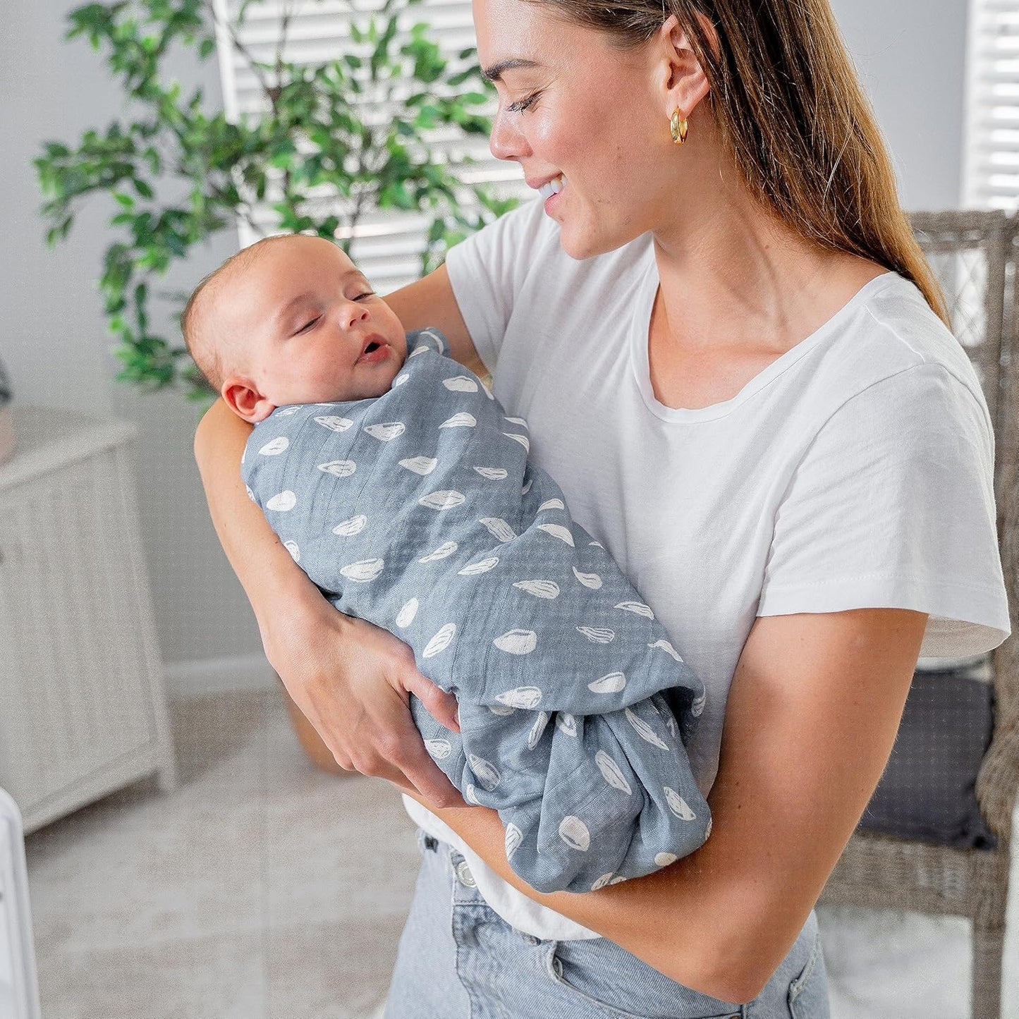 Comfy Cubs Muslin Swaddle Blankets Pack of 1 - 47 x 47 Inch Soft Cotton Baby Blanket Set, Large